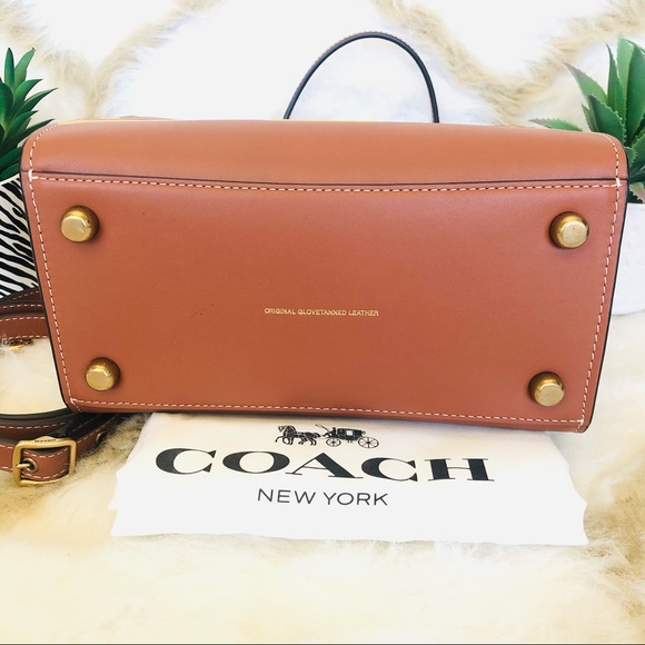 Coach Cashin C9814 Carry 22 Trompe L'oeil Print - Spring 2022 Runway Collection - Picture 9 of 14